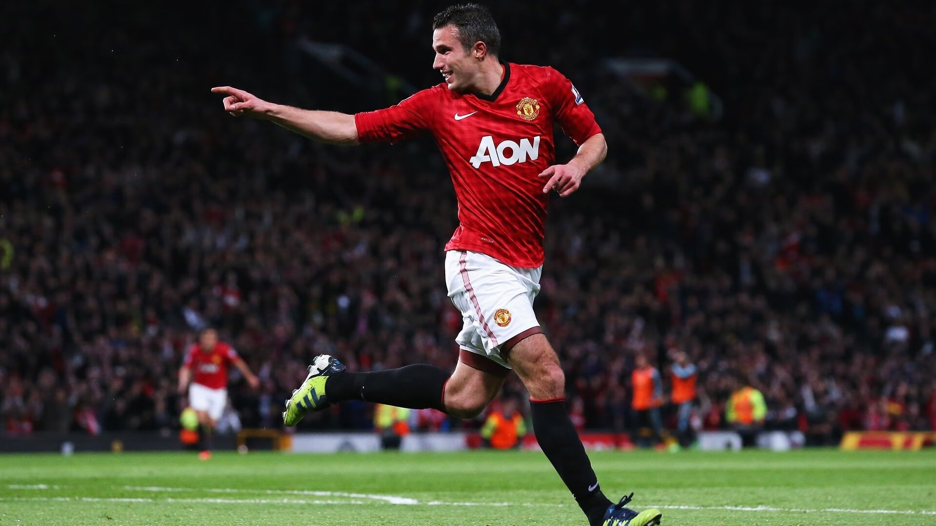 国王血拼新疆队,浓眉在F1赛道接管比赛,当跨界叙事重构体育认知